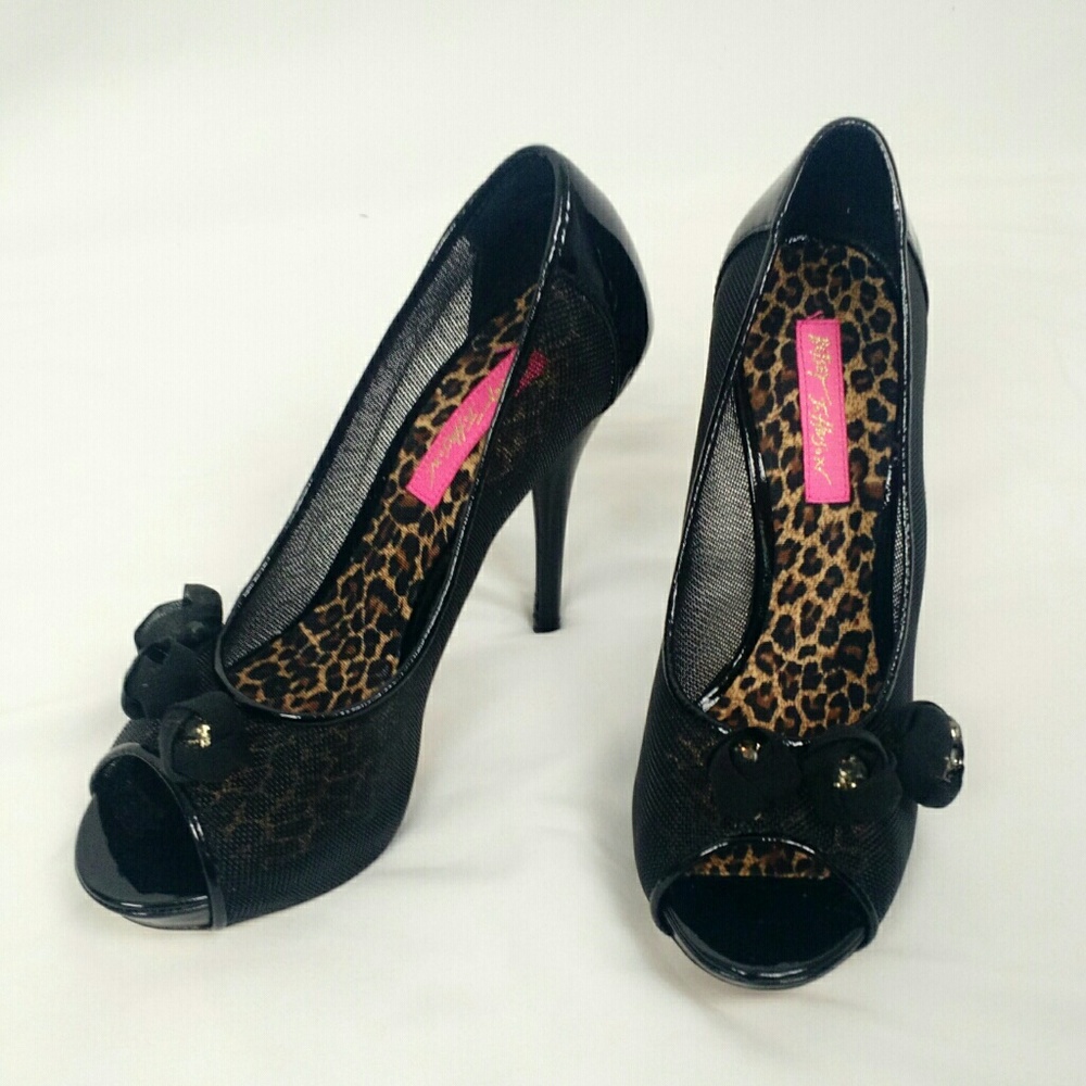 🌸Betsey Johnson 8 1/2 M Stilettos Black Mesh 5"